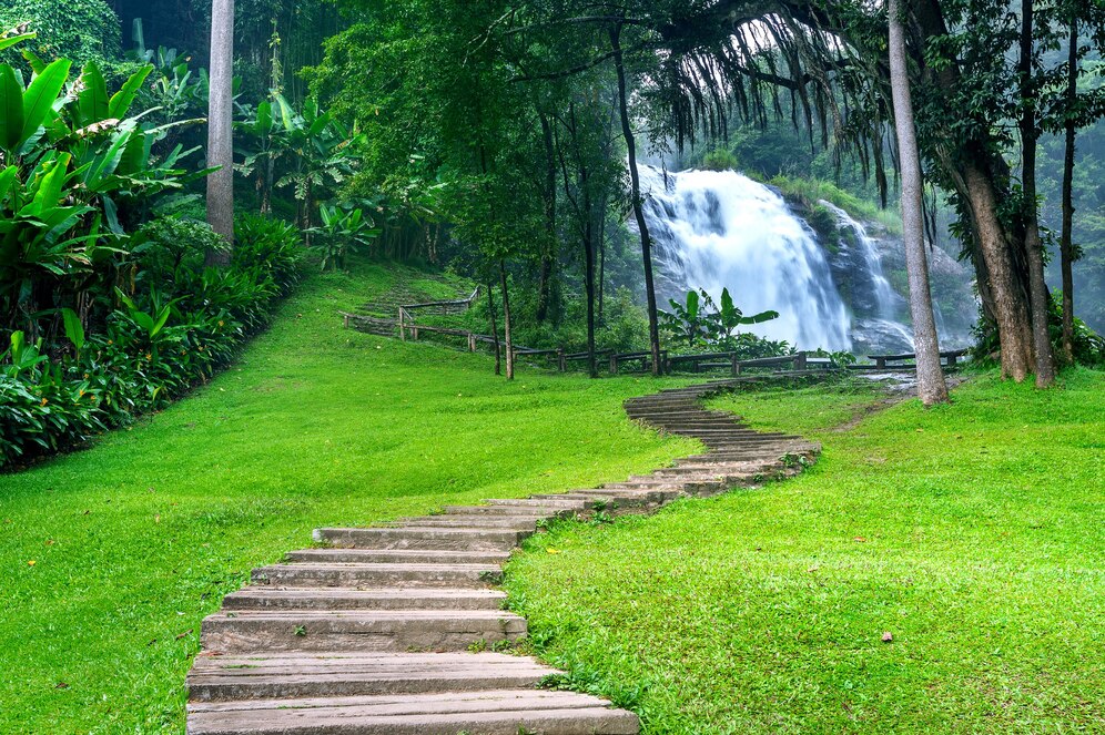 waterfall-nature-thailand_335224-989